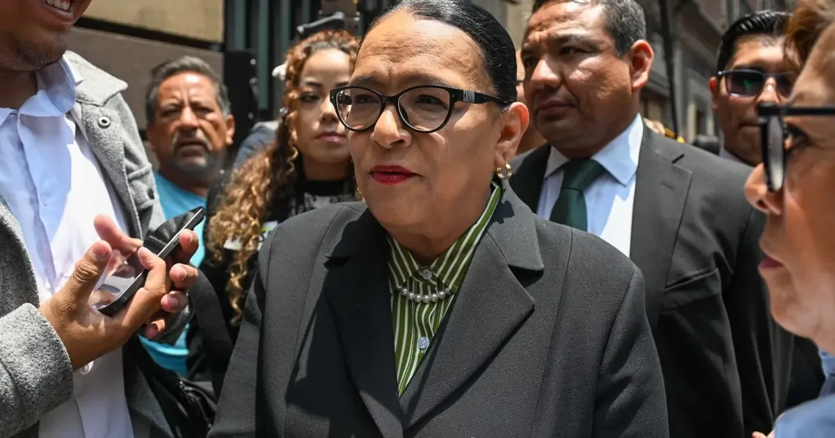 La reforma electoral de Claudia Sheinbaum enfrenta nuevos obstáculos en negociaciones con aliados, complicando su aprobación.