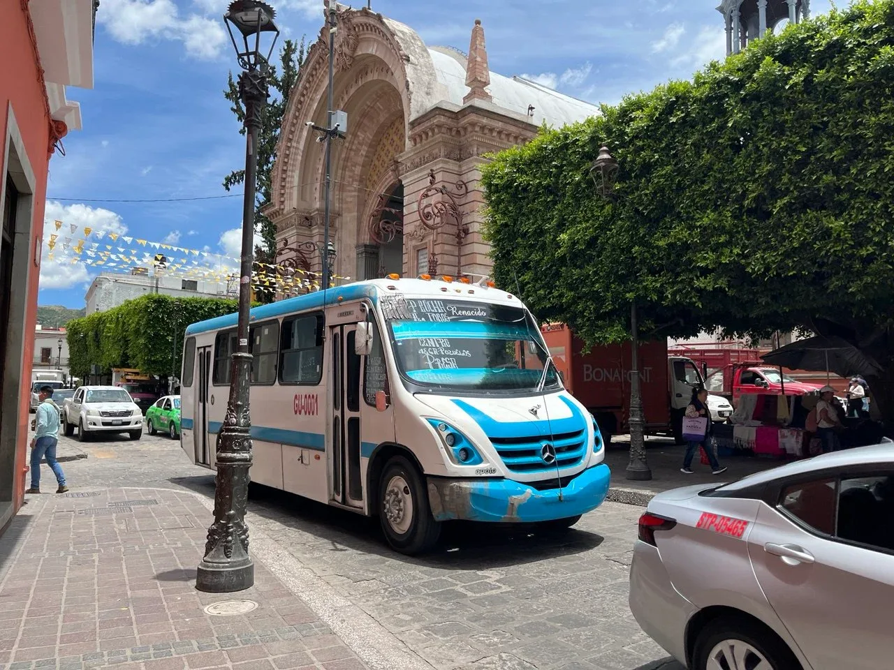 La regidora María Fernanda Arellano critica el amparo de transportistas en Guanajuato.
