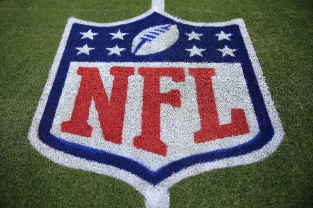 La regla que promueve la diversidad en la NFL enfrenta un desafío legal en Florida.