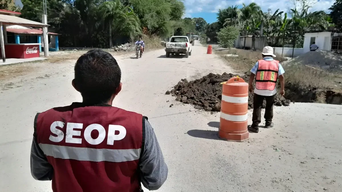 La rehabilitación de calles en Carlos A. Madrazo busca mejorar la movilidad y seguridad vial.