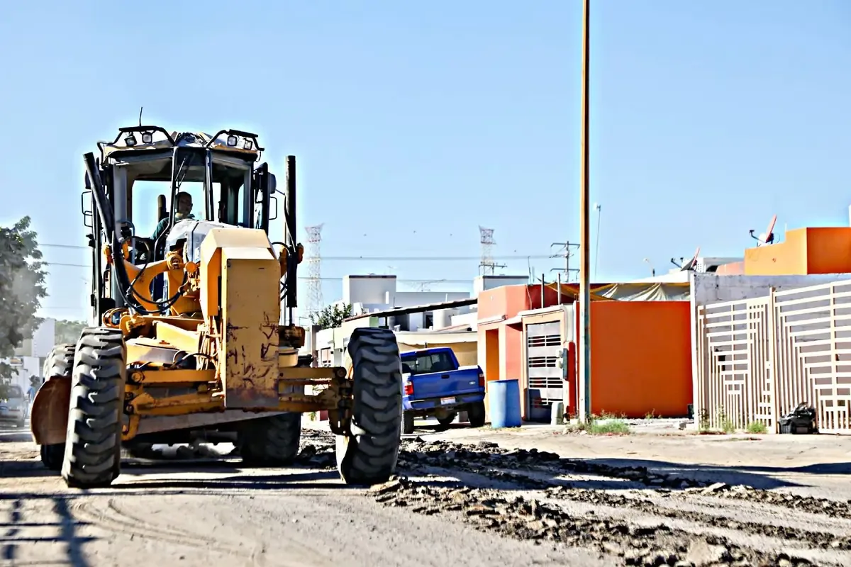 La rehabilitación de vialidades concluye con 135,000 metros cuadrados de asfalto tras daños por lluvias.
