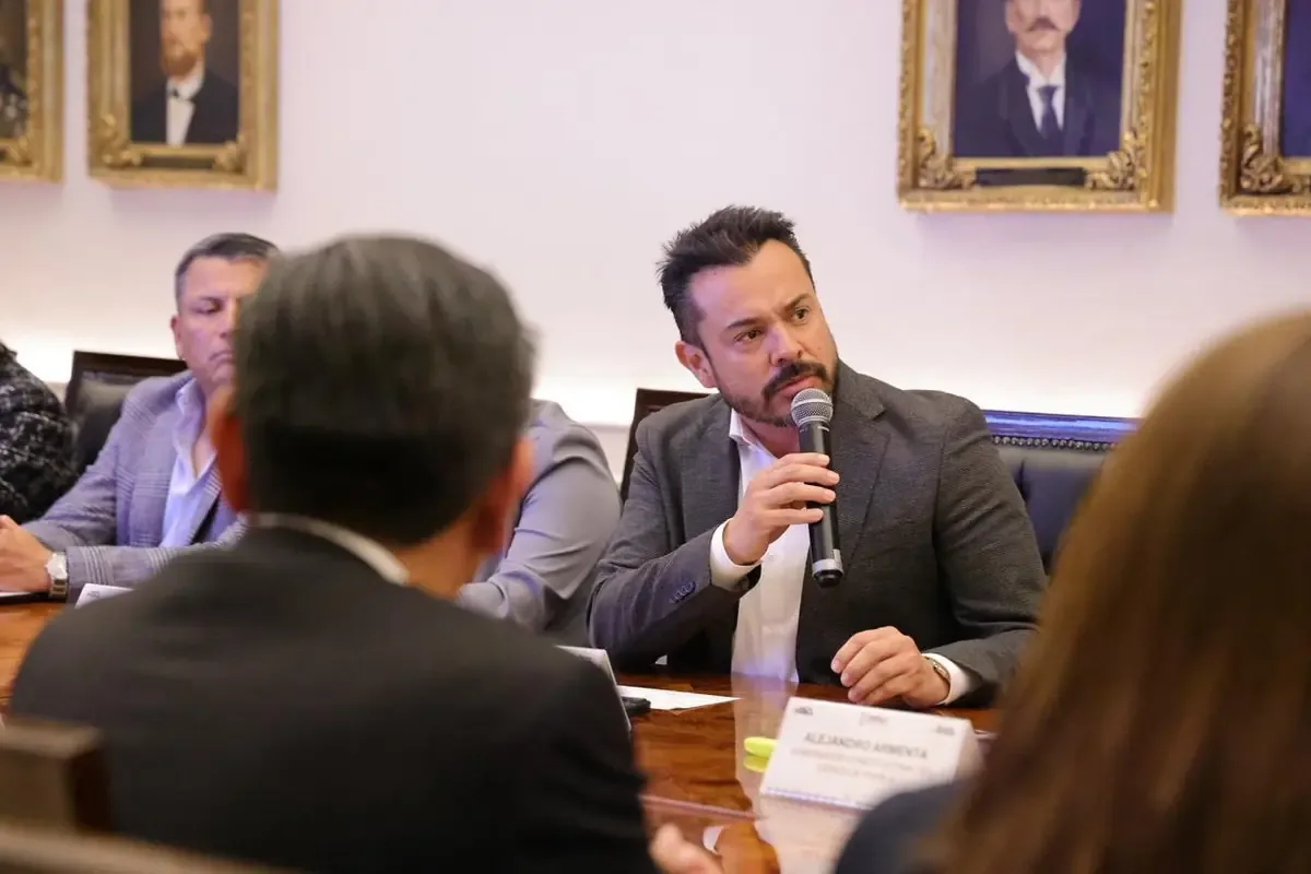 La remoción de árboles en la construcción del Cablebús incluye compensación ambiental con nuevas siembras.