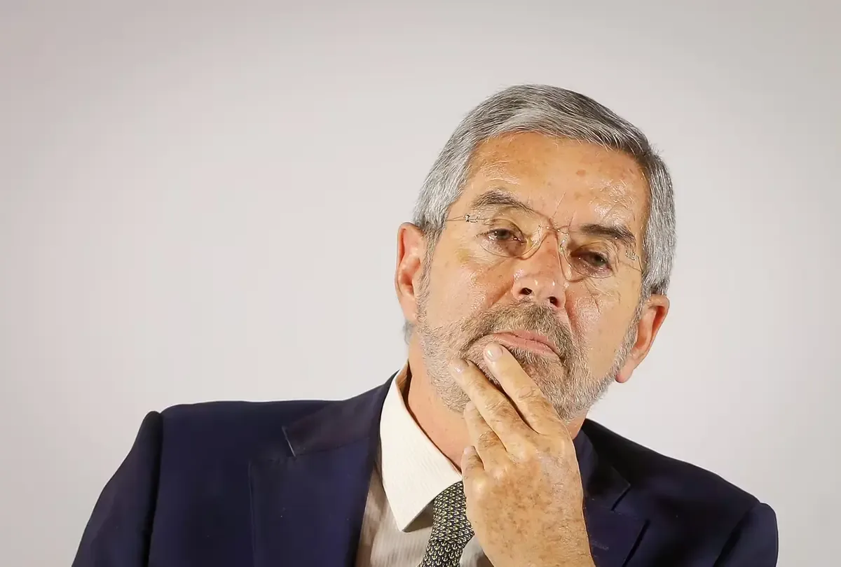 La renuncia del canciller se debe a razones de salud, Roberto Velasco asume su papel en la política exterior mexicana.