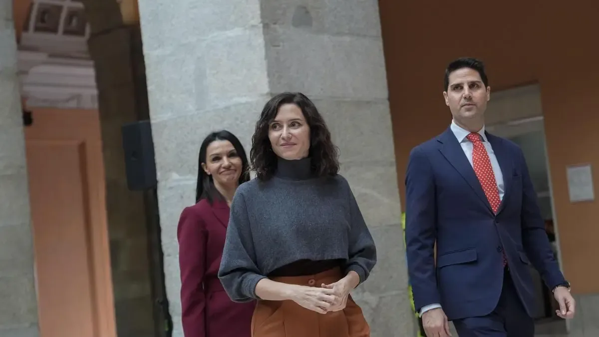 La renuncia del consejero de Educación genera incertidumbre en el PP madrileño.