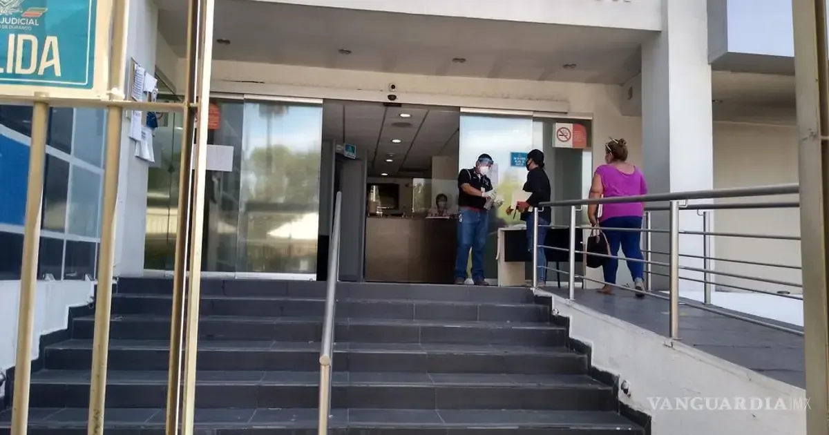 La reprogramación del juicio contra Alejandro “N” desata manifestaciones feministas y vandalismo en el Palacio de Justicia.
