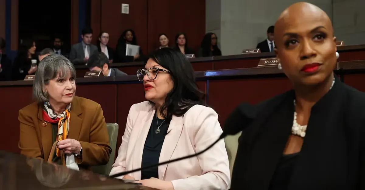 La resolución, impulsada por la congresista Pressley, busca proteger a 350,000 haitianos en EE.UU.