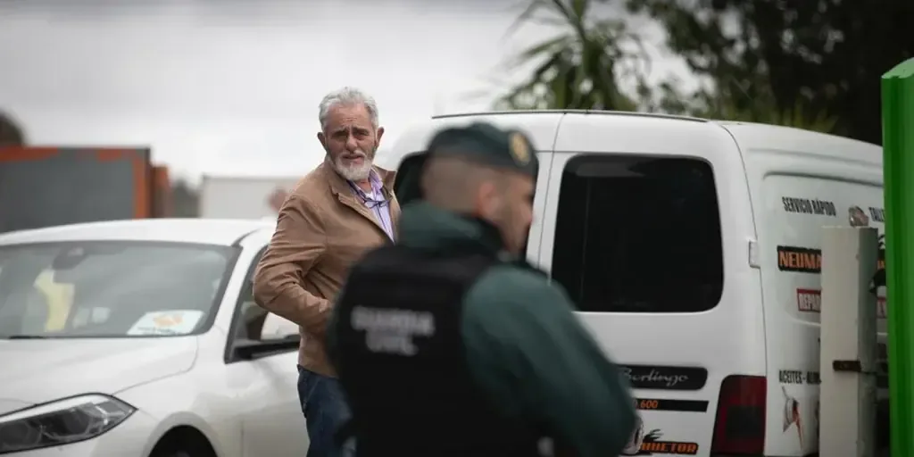 La reunión con vecinos afectados por inundaciones se tornó tensa ante la distancia y la oposición.