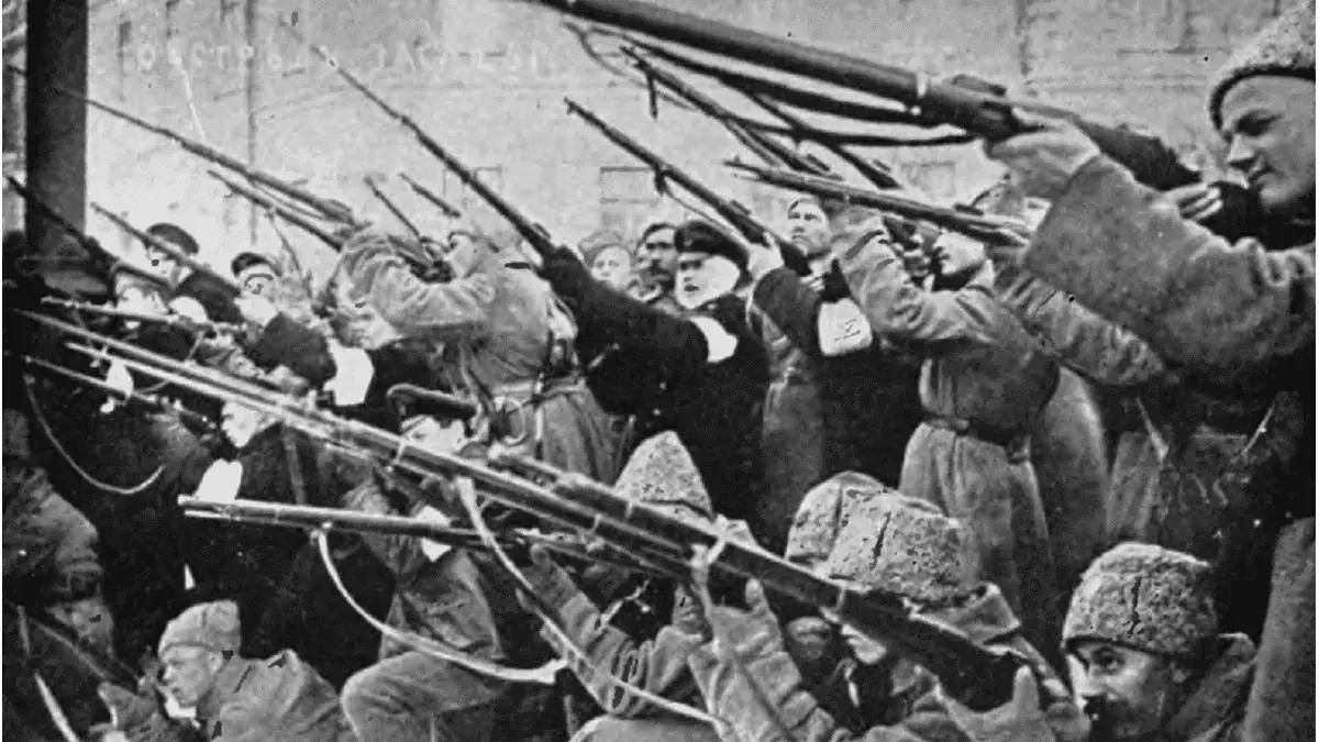 La Revolución bolchevique de 1917 dio paso a un conflicto decisivo que redefiniría el destino de Rusia.
