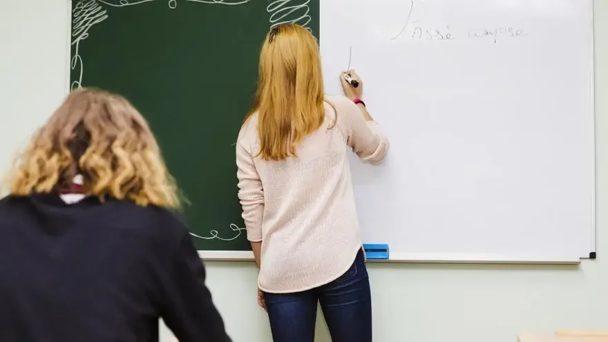 La rotación de tutores y problemas de comedor generan inquietud en familias.