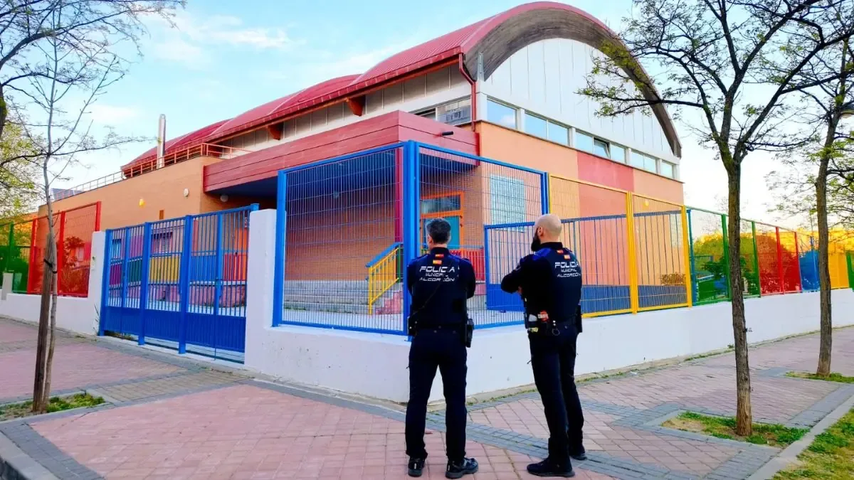 La rápida intervención policial permitió la detención de un sospechoso en un colegio de Alcorcón.