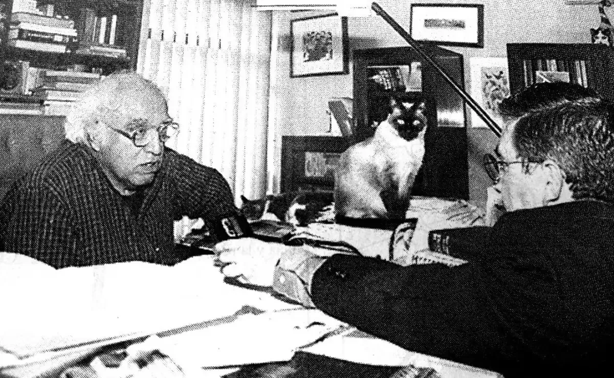 Recordamos a Carlos Monsiváis y sus agudas críticas hacia la política mexicana y el futuro del país.