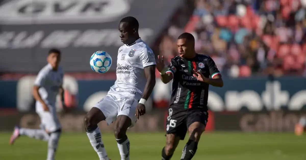 La salud del jugador brasileño genera preocupación tras una sustitución temprana en el partido contra Querétaro.