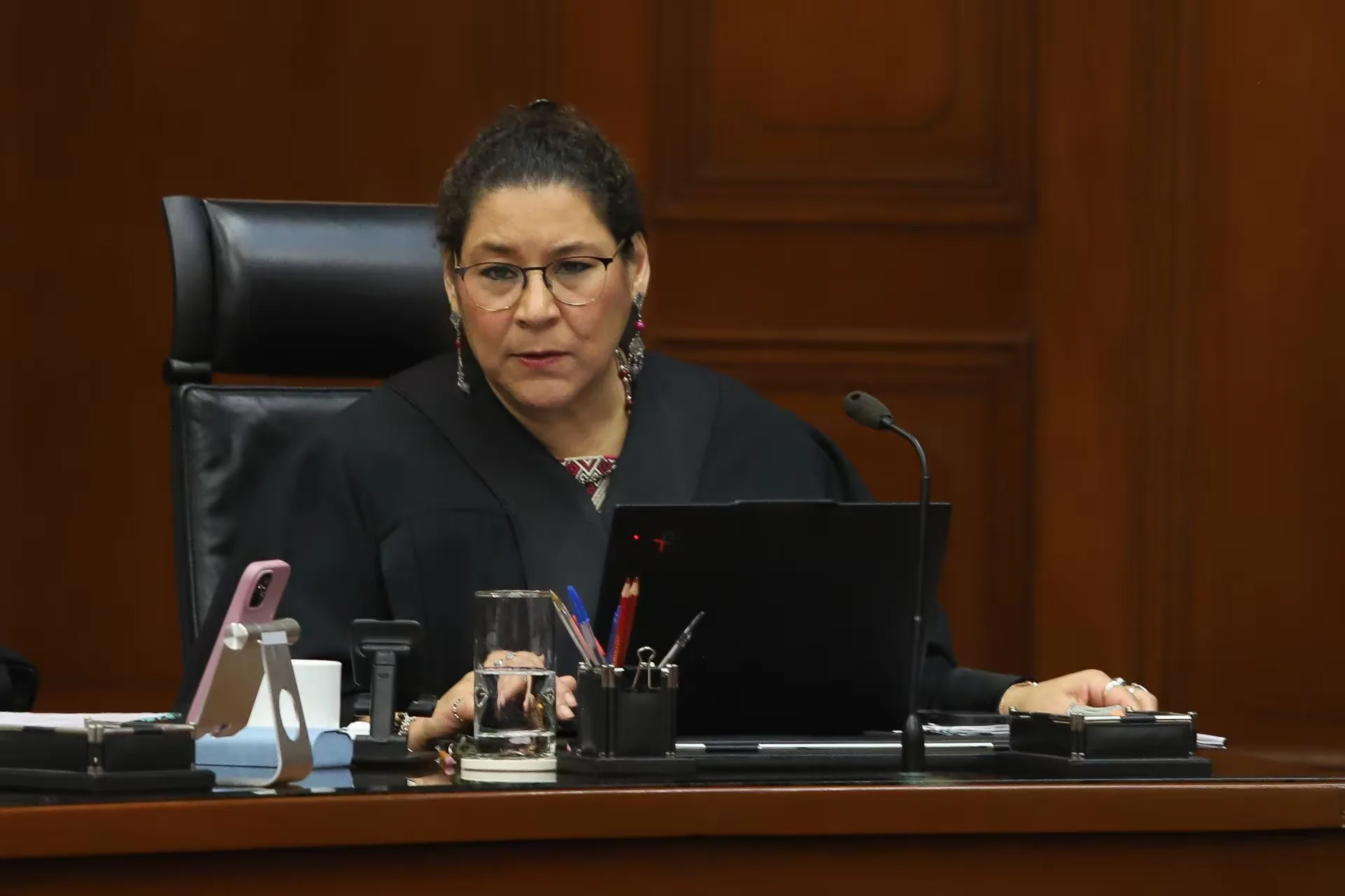 La SCJN publica aclaración sobre el retrato de Lenia Batres.