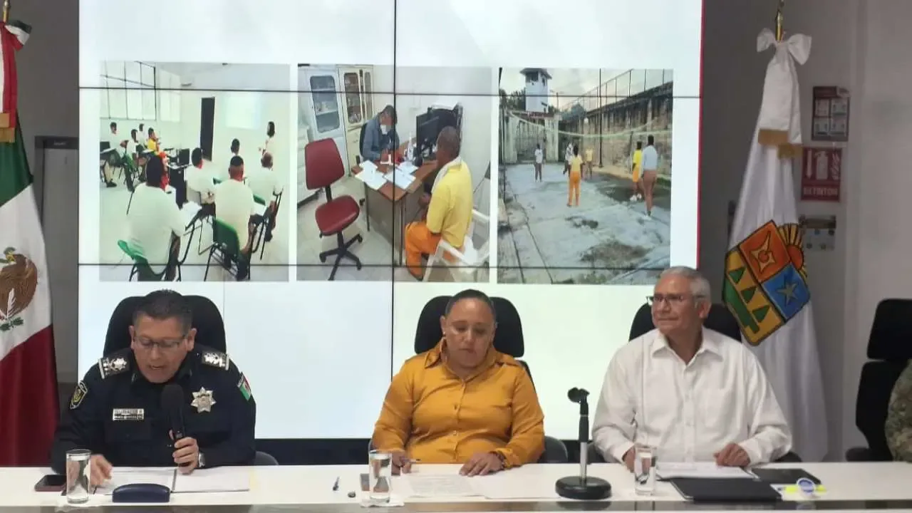 La Secretaria de Gobierno Cristina Torres Gómez durante conferencia sobre seguridad en Quintana Roo.