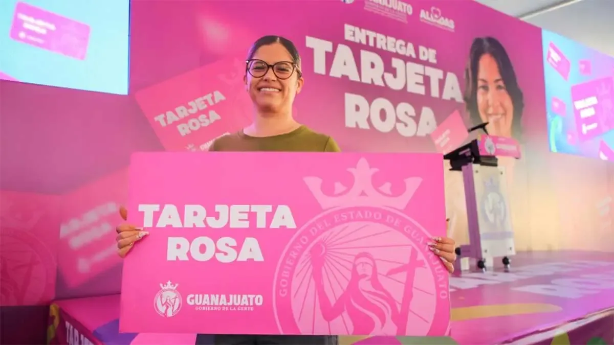 La secretaria Rosario Corona Amador informa sobre el cambio de tarjeta para apoyos.