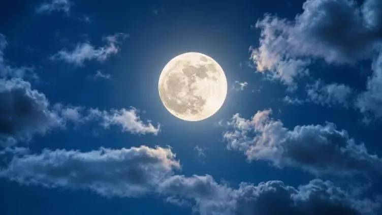 Este mes se podrá observar una Luna Azul el 31 de mayo, un evento astronómico raro y fascinante.