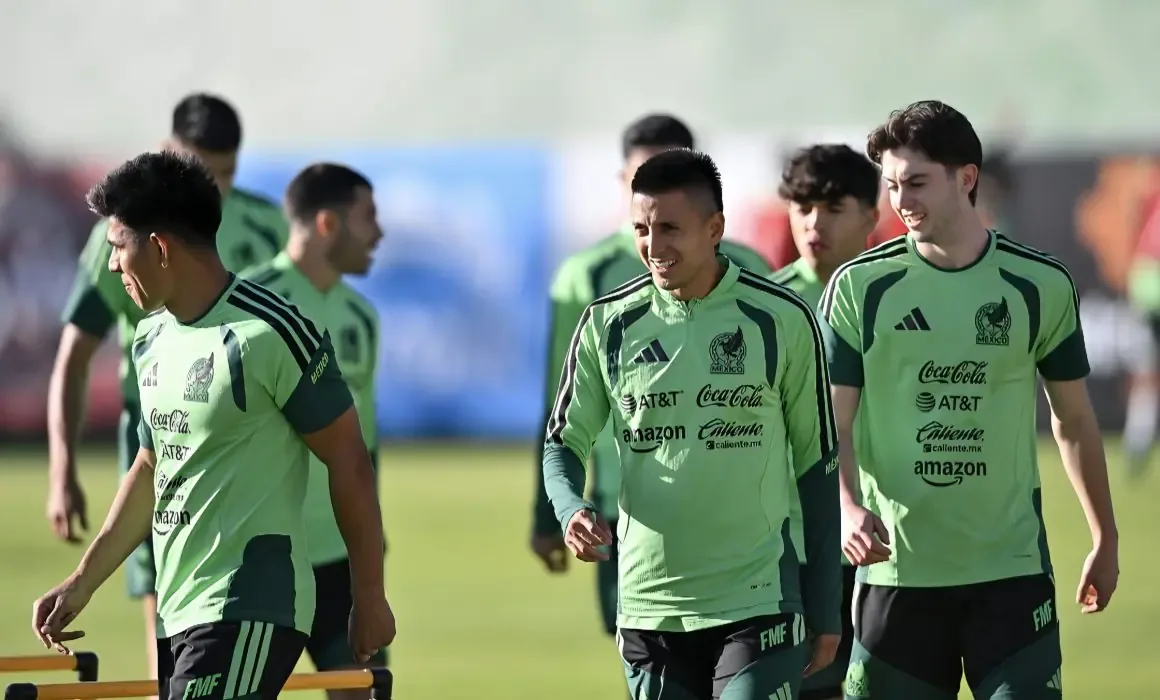 La capacidad de convocatoria del fútbol supera a la de la política en México.