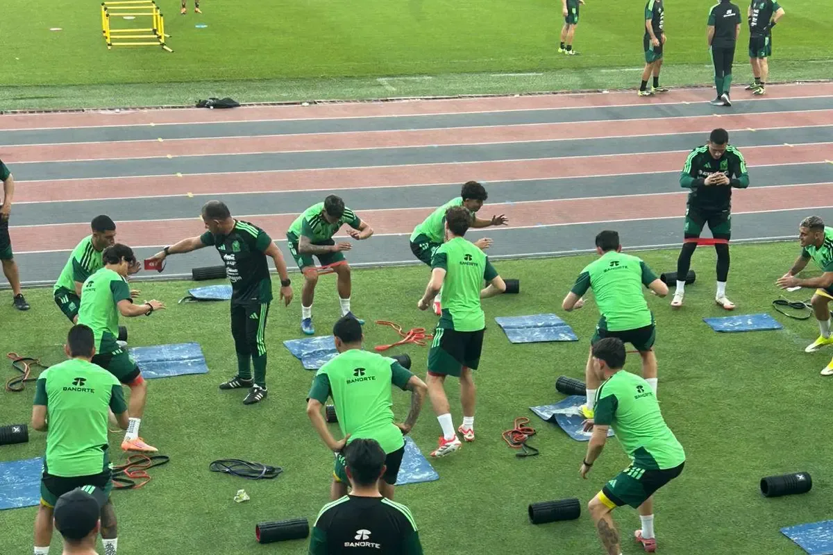 "La selección mexicana se entrena en el estadio Rommel Fernández de Panamá."