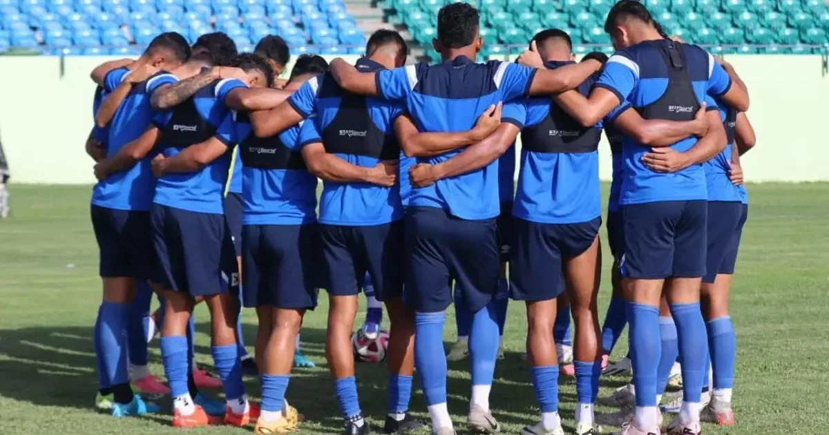 La selección salvadoreña disputa un amistoso con una convocatoria mayormente local.
