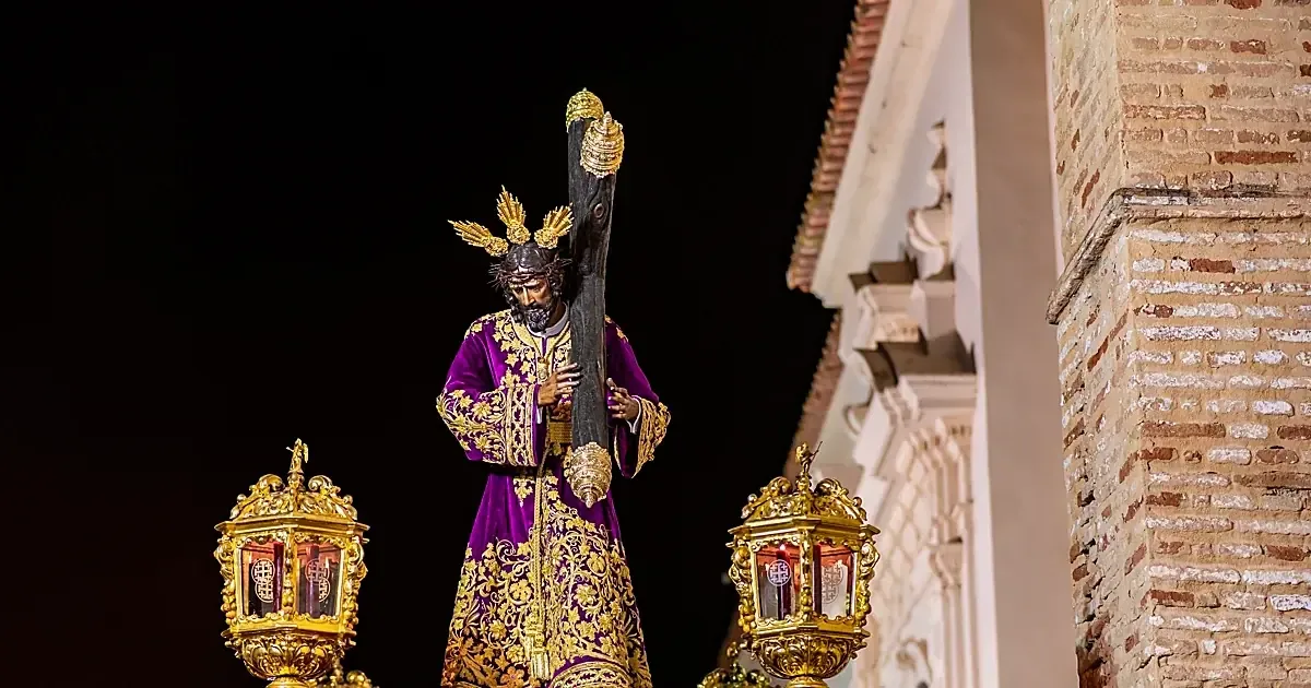 La Semana Santa de Huelva 2026 trae cambios en el recorrido de las hermandades, buscando mejorar la experiencia tras la lluvia del año anterior.
