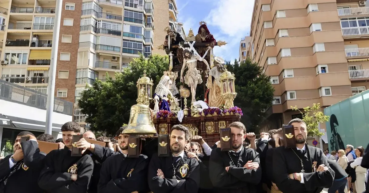 La Semana Santa en Málaga se intensifica con ocho cofradías en la calle este Viernes Santo.