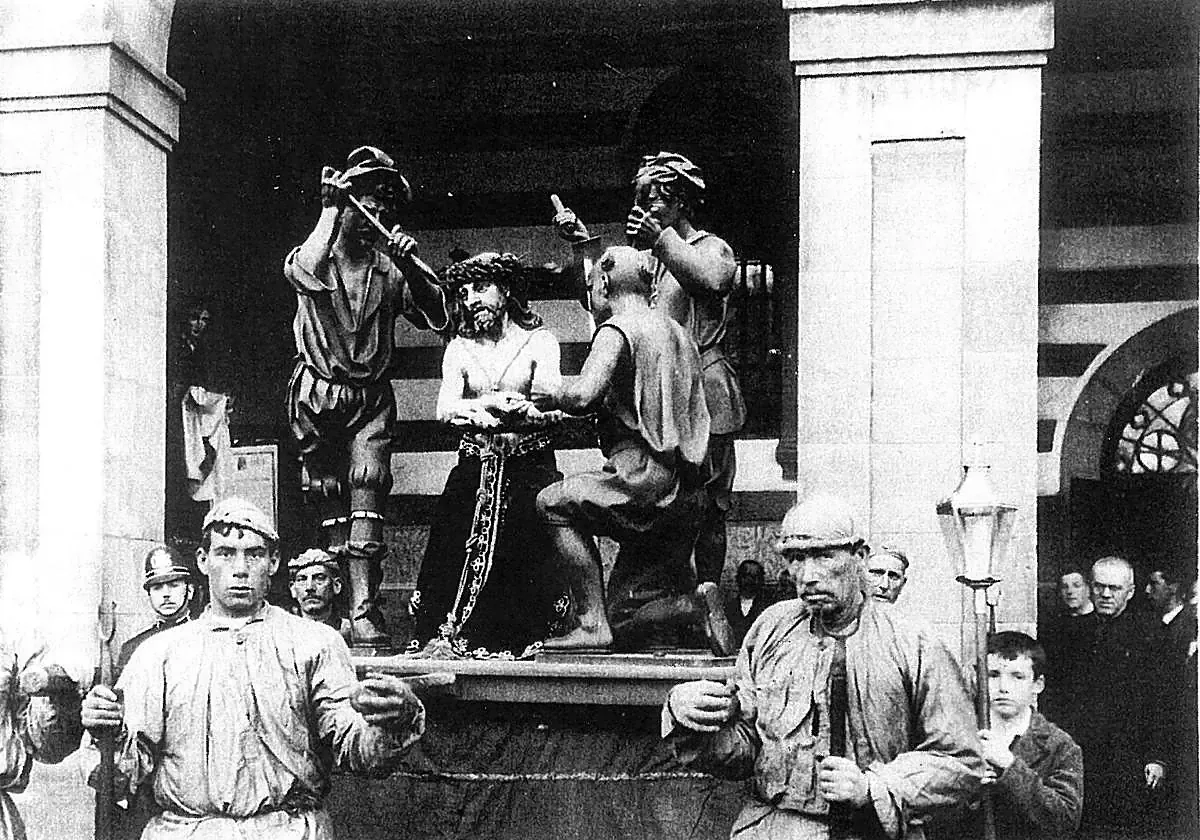 La Semana Santa gijonesa destaca por su rica historia y el legado poético de Carlos Cienfuegos-Jovellanos.