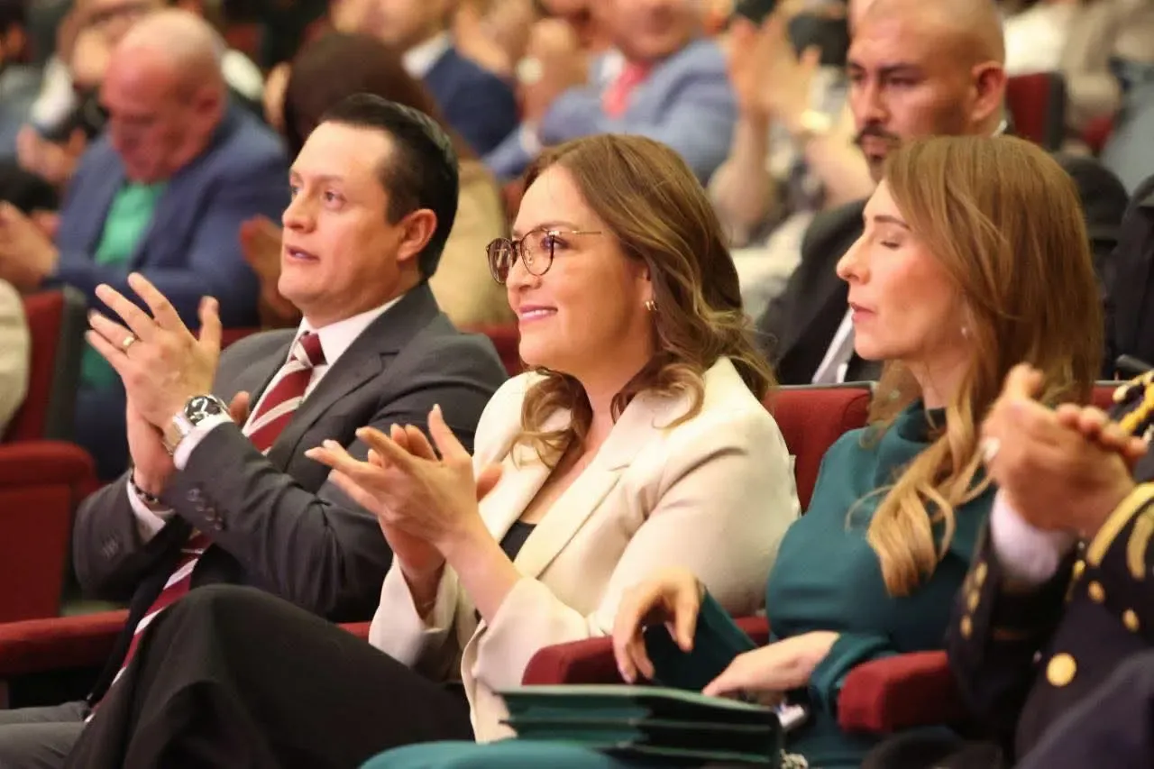 La Senadora Verónica Díaz durante la presentación del informe del TSJEZ en Zacatecas.