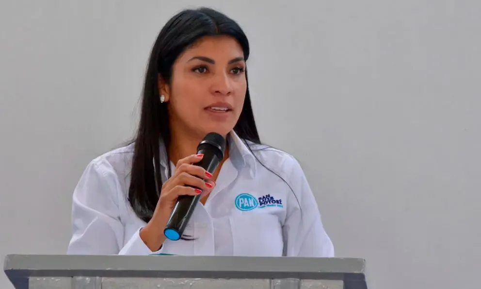 La senadora Verónica Rodríguez Hernández durante la presentación de iniciativas del PAN.