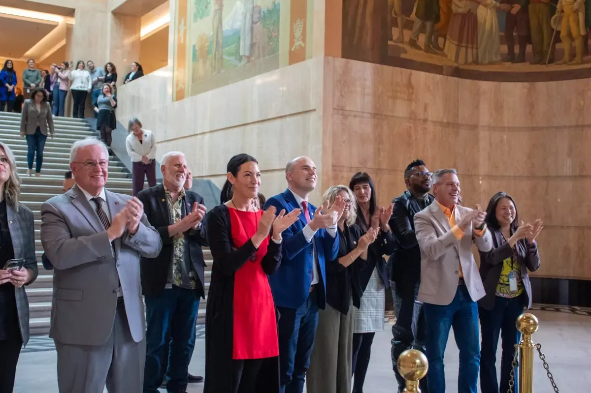 La sesión legislativa 2026 concluyó con disputas sobre impuestos y protección de derechos.
