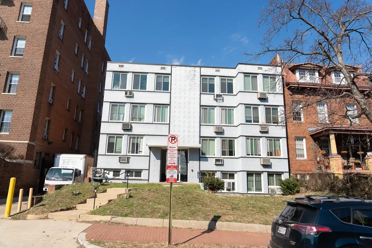 La situación de inquilinos en Columbia Heights destaca problemas graves de vivienda asequible en la ciudad.