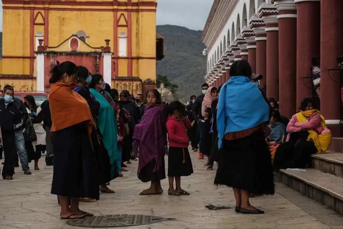 La situación plantea preocupaciones sobre derechos humanos y protección a comunidades vulnerables.
