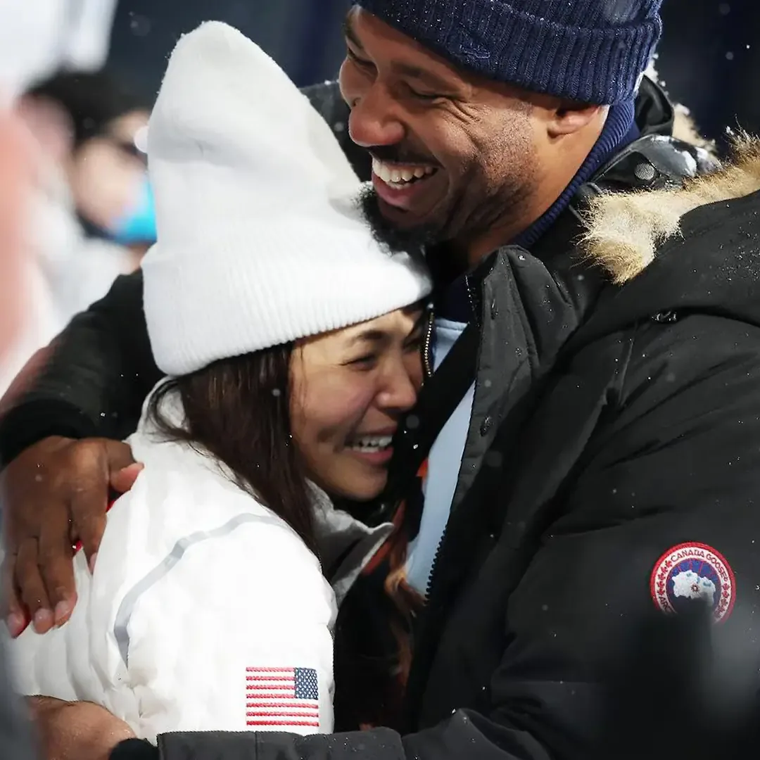 La snowboarder aclara que la imagen viral sobre su compromiso es falsa.