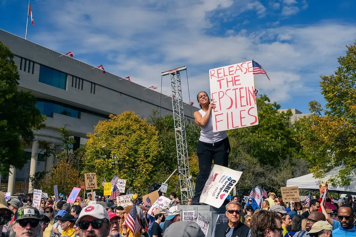 La sociedad enfrenta la injusticia sistemática y la impunidad de poderosos.
