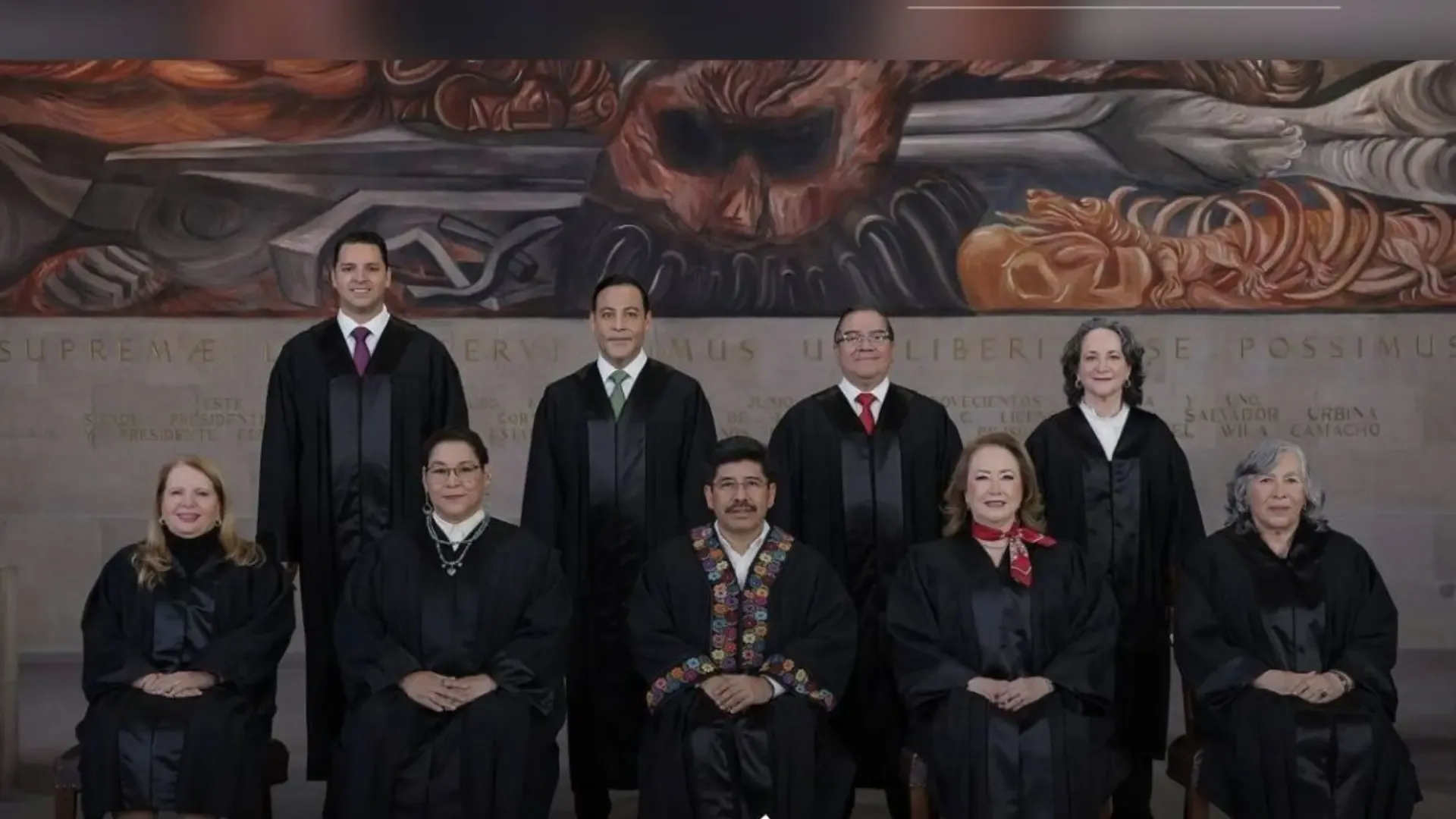 La Suprema Corte enfrenta críticas por la reciente compra de togas.