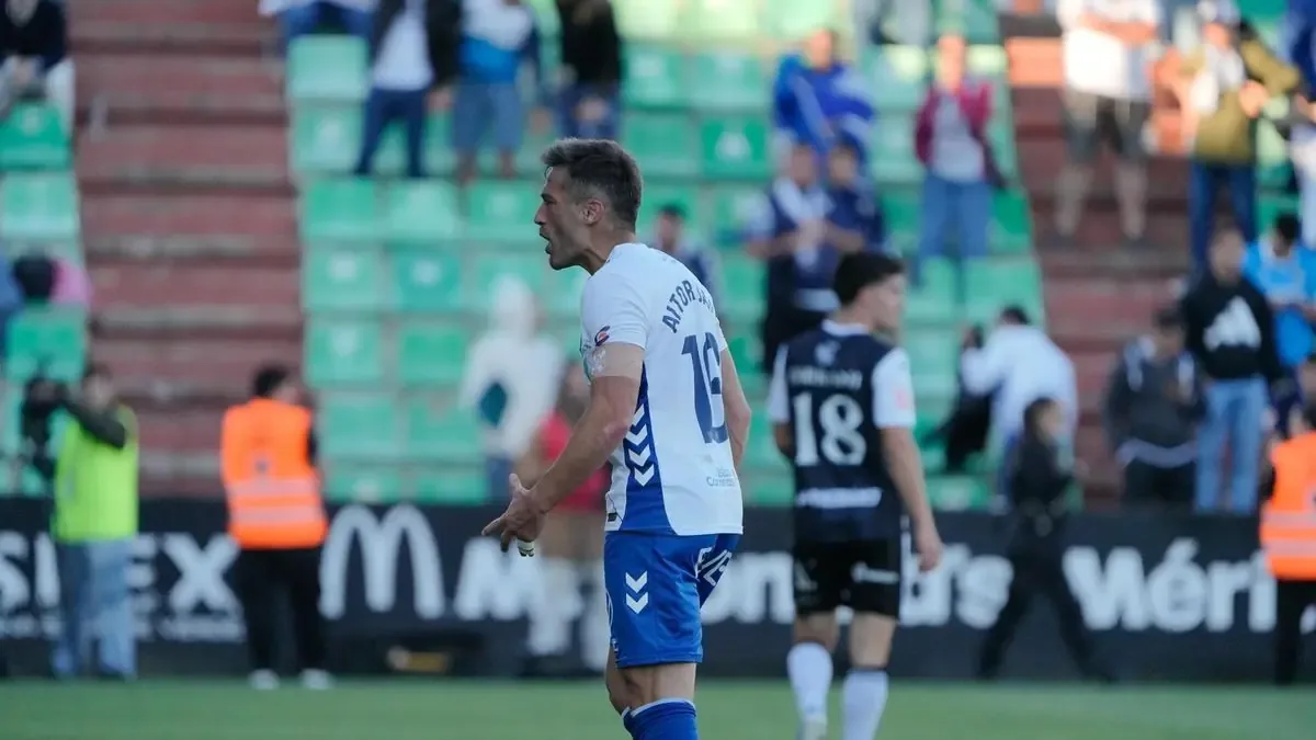 La suspensión de Aitor Sanz impacta en el club y su sueño de ascenso.