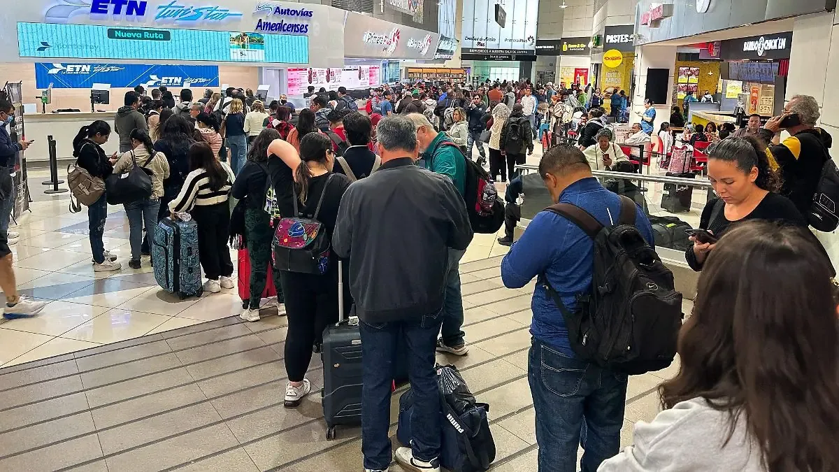 La suspensión de servicios causa malestar entre pasajeros, limitando opciones de viaje.