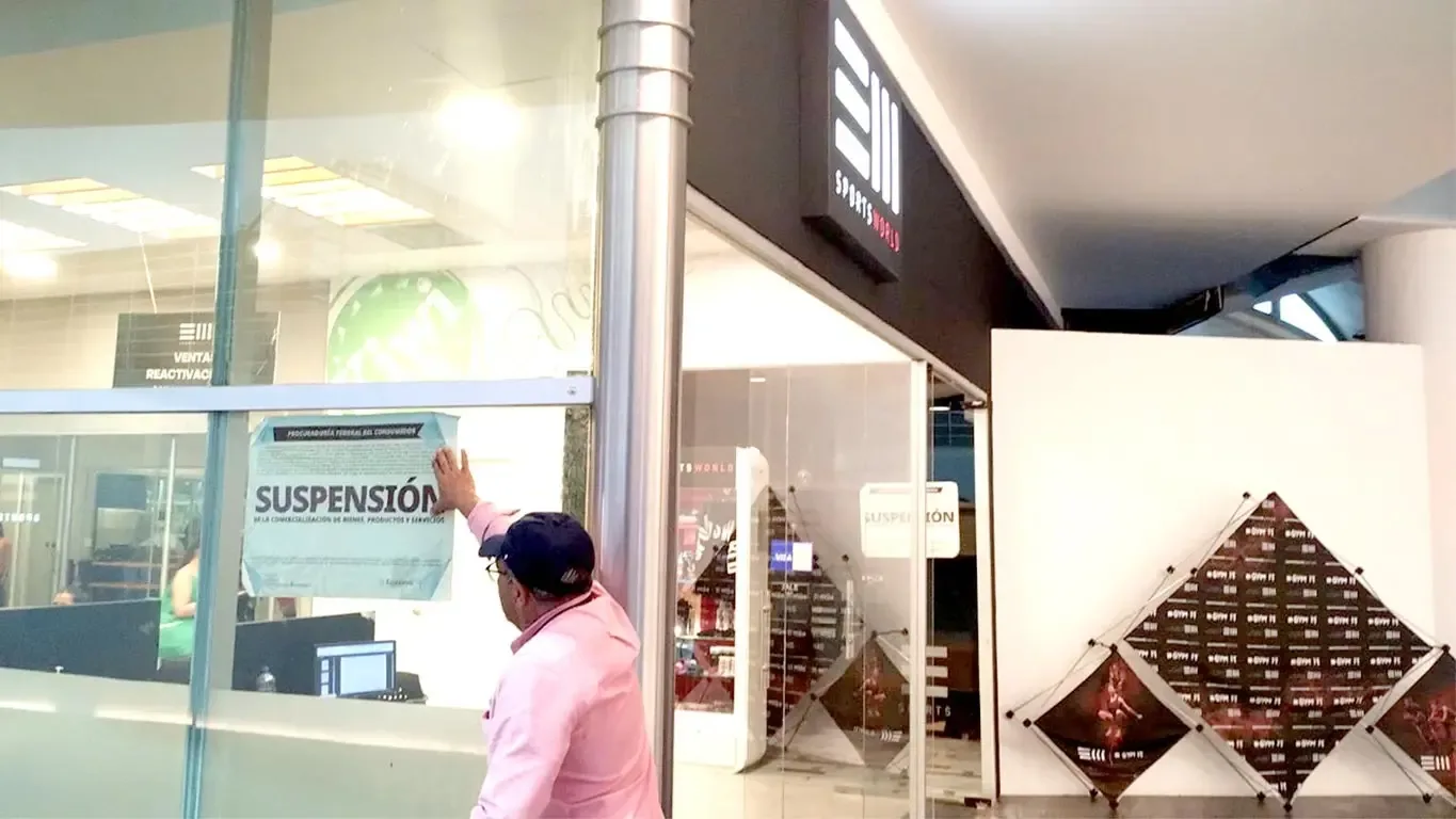 La suspensión de Sports World en Puebla busca proteger a los consumidores afectados.