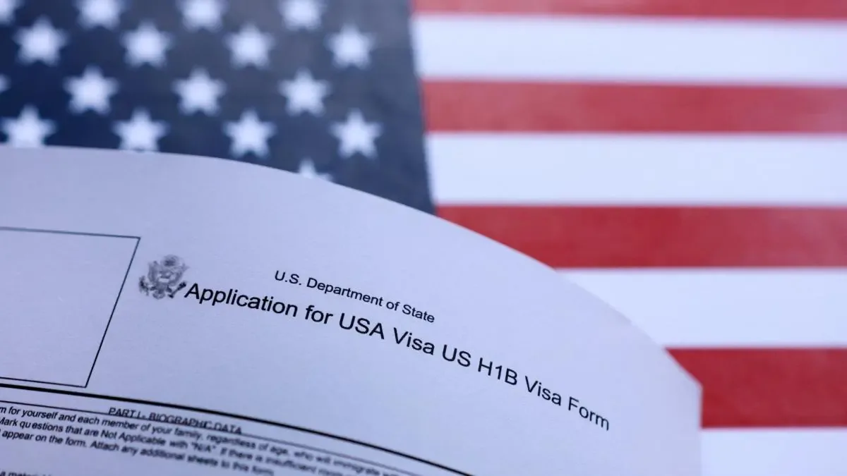 La suspensión de visas por el gobierno de EE. UU. genera incertidumbre en solicitantes.