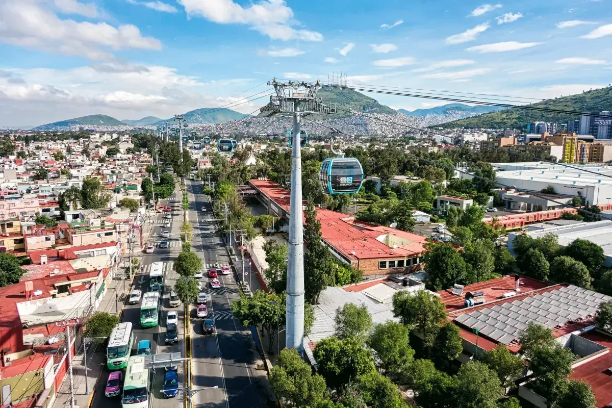 La tecnología suiza en teleféricos mejora la movilidad en zonas marginadas de México y otros países latinoamericanos.