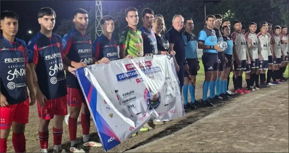 La tercera edición del torneo de fútbol reúne 12 equipos y se emite en vivo por streaming.