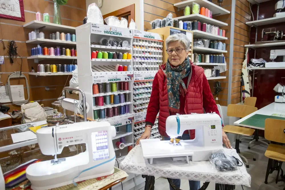 La tienda de Dioni, abierta desde 1982, se convierte en un referente para costureras.