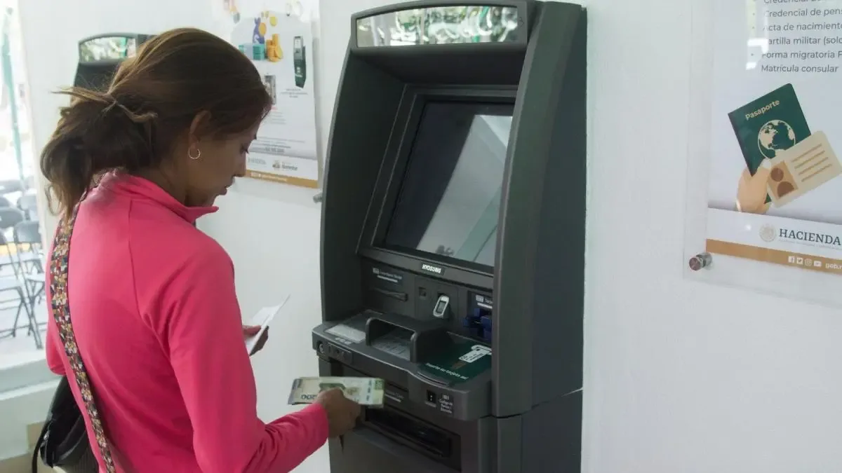 La titular de la Secretaría del Bienestar, Ariadna Montiel, durante el anuncio del aumento de pensiones.