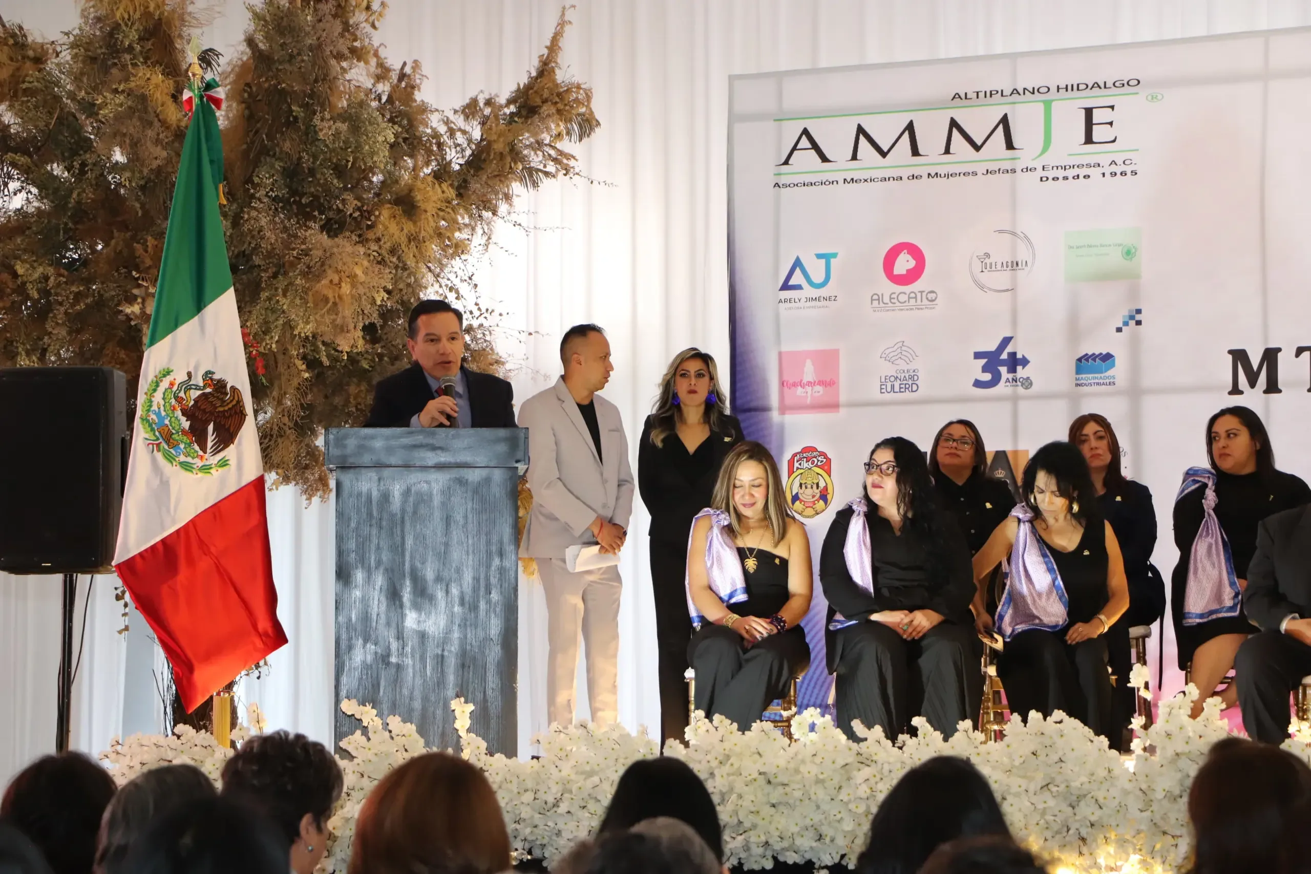 La toma de protesta de la nueva Mesa Directiva de AMMJE en Ciudad Sahagún.