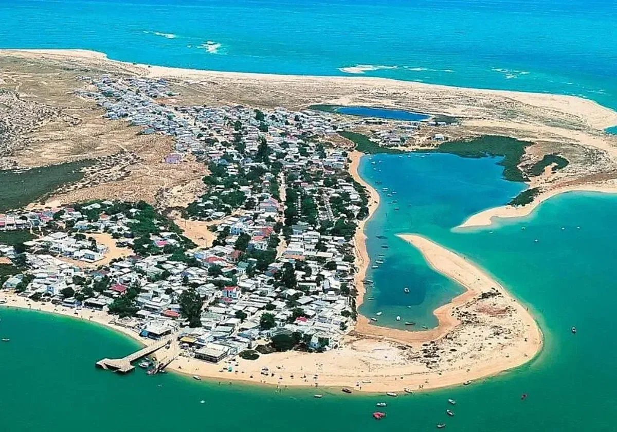 La tranquilidad y belleza natural de la isla portuguesa atraen a viajeros españoles en busca de una experiencia única.