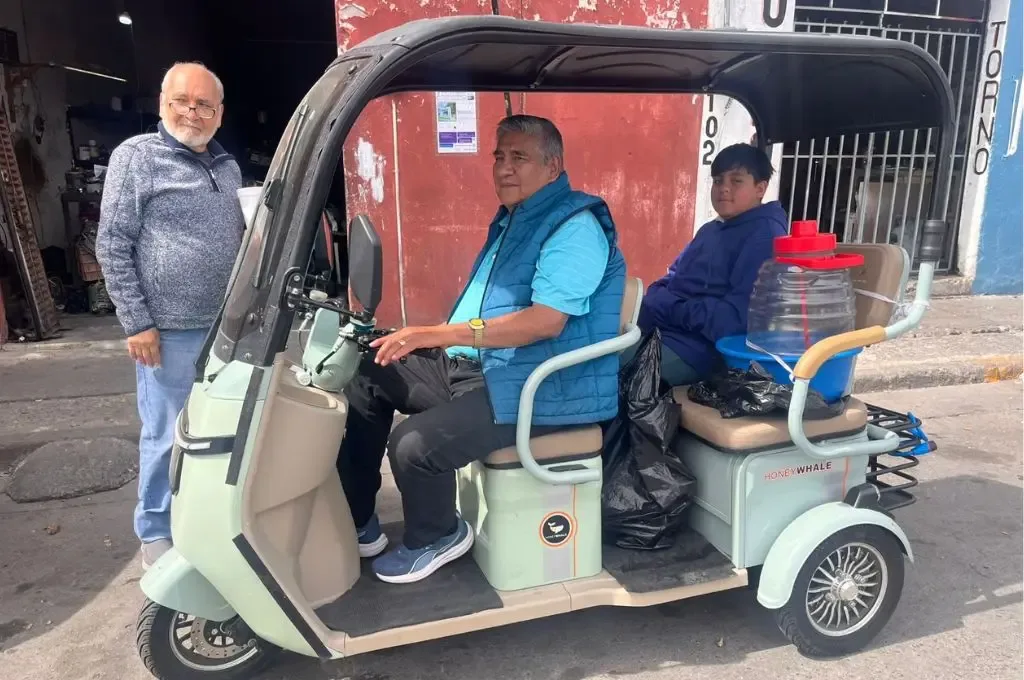 La trimoto eléctrica se vuelve popular entre los trabajadores de León.