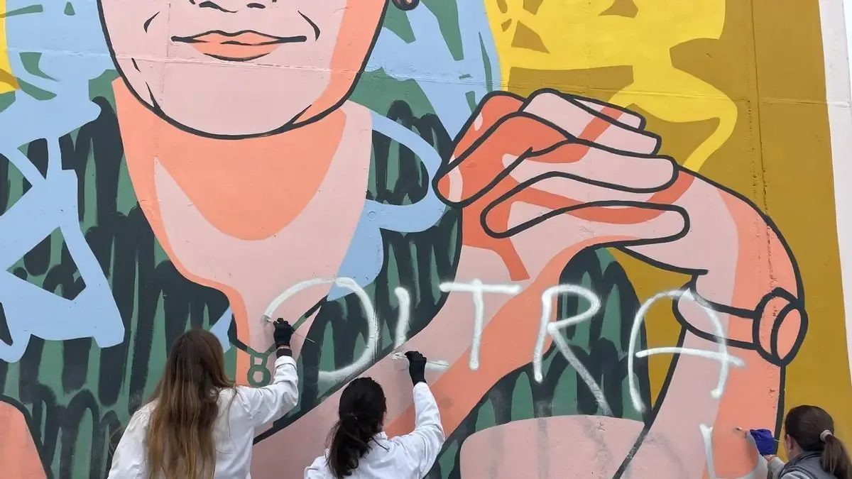 La Universitat Politècnica de València repara mural en homenaje a científicas tras acto vandálico.