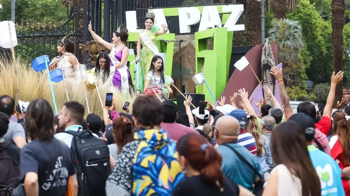 La Vía Blanca de Vendimia 2026 premió al carro de La Paz por su diseño y homenaje a la identidad local.