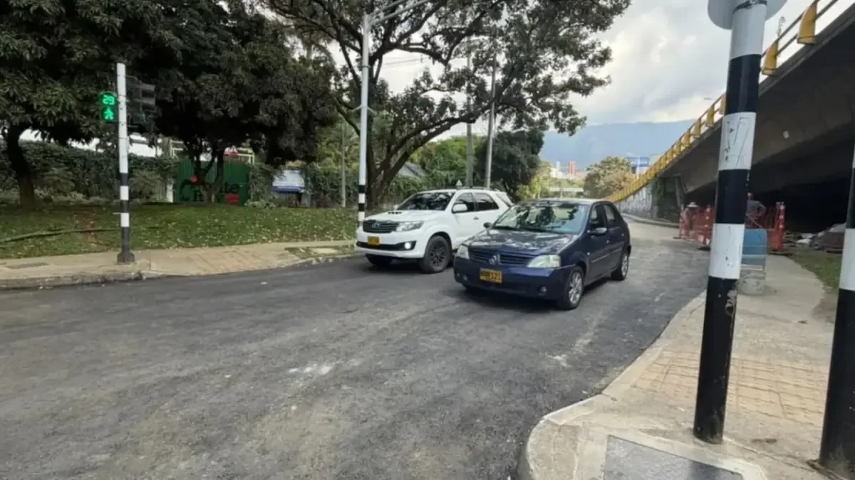 La vía fue reabierta después de un socavón provocado por lluvias, beneficiando a residentes y comerciantes.
