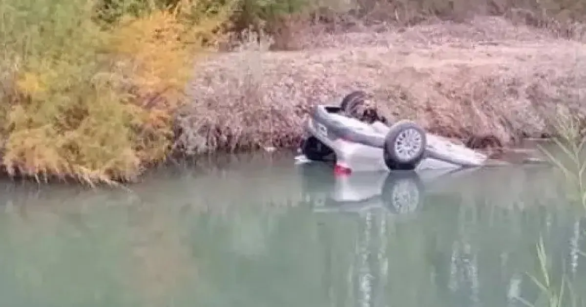 La víctima era un vecino de Cipolletti, encontrado en un vehículo en un canal.