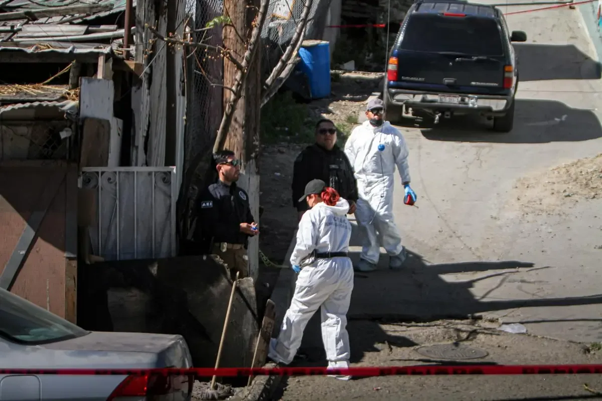 La víctima fue localizada por las autoridades en un domicilio, tras reportes de disparos en la colonia Las Palmeras.